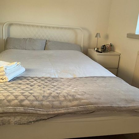 Comfy, Cosy Small Double With Wi-Fi Earley Eksteriør bilde